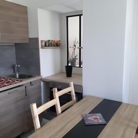 Studio En Plein Centre Ville - 2 A 4 Personnes Tence المظهر الخارجي الصورة