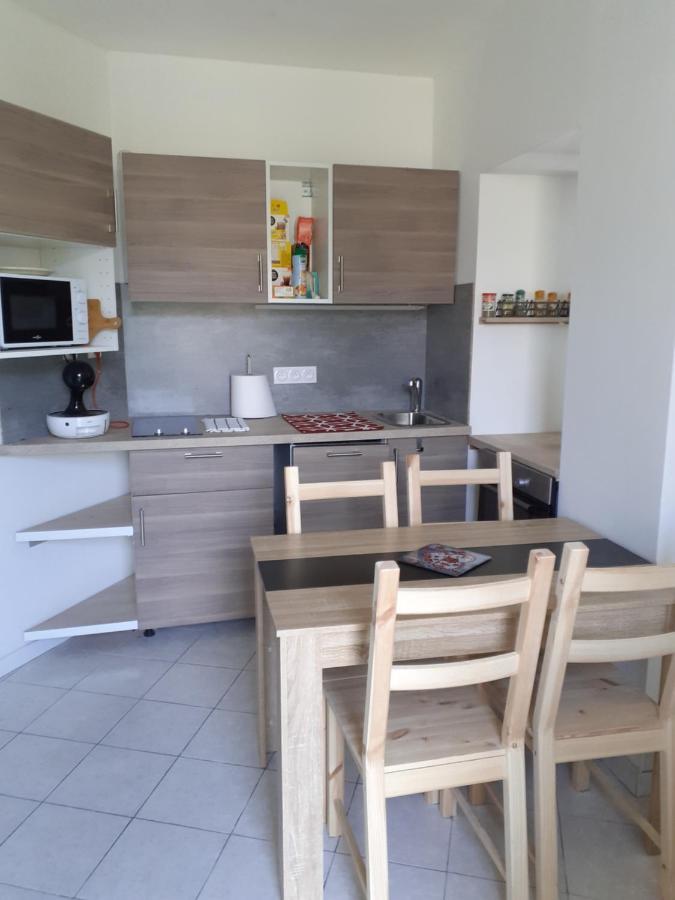 Studio En Plein Centre Ville - 2 A 4 Personnes Tence المظهر الخارجي الصورة