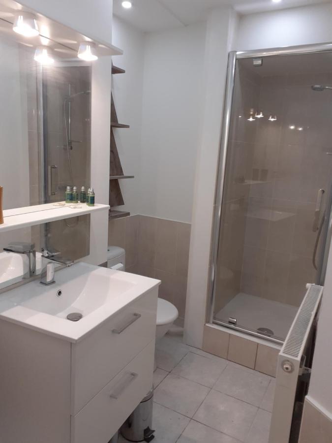 Studio En Plein Centre Ville - 2 A 4 Personnes Tence المظهر الخارجي الصورة