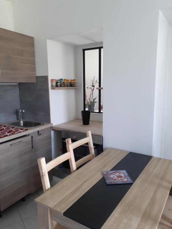 Studio En Plein Centre Ville - 2 A 4 Personnes Tence المظهر الخارجي الصورة